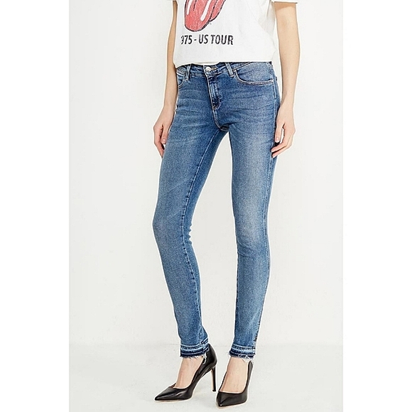 Wrangler Distressed Raw Hem Skinny Jean 30x30 - Picture 4 of 12